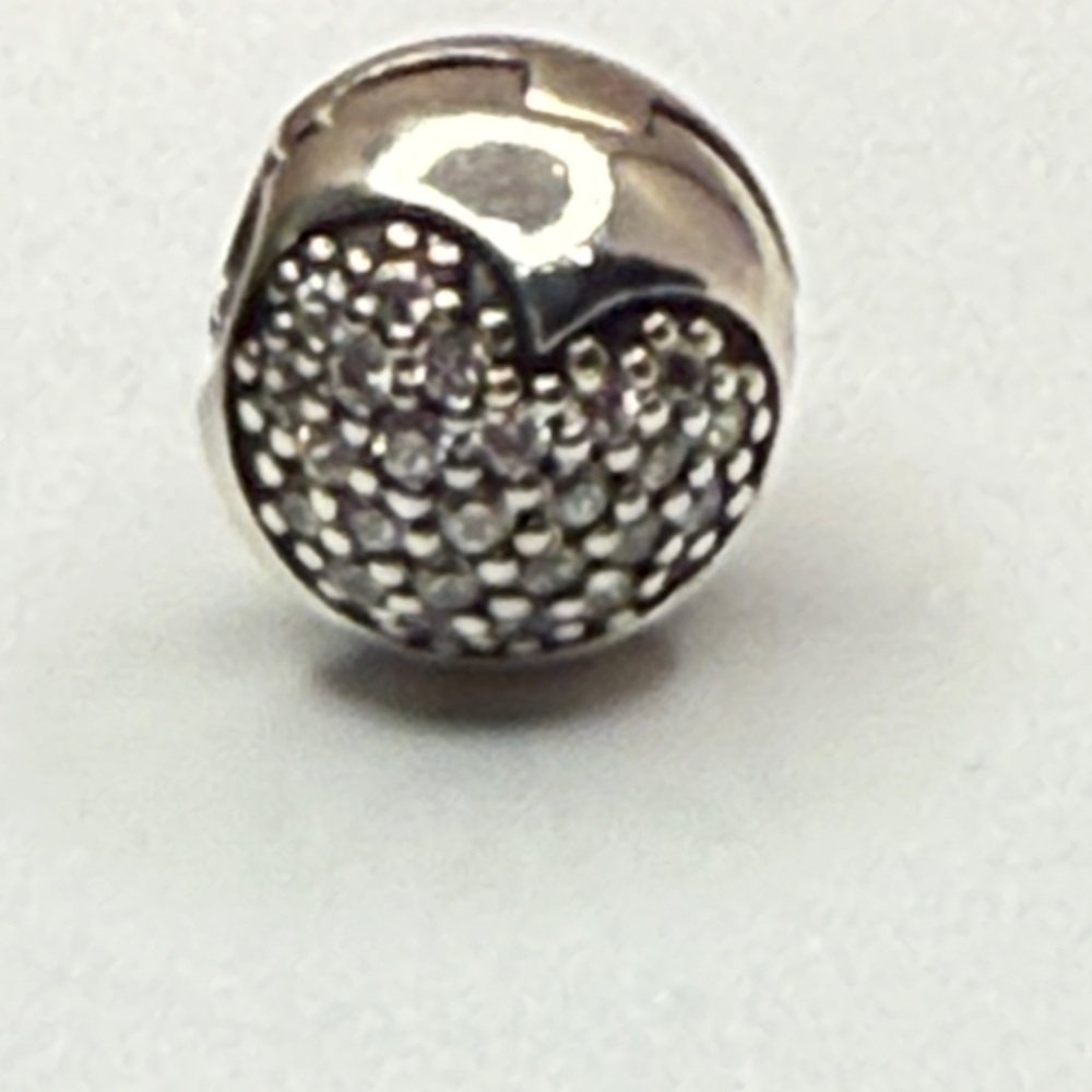✨ Retired Pandora 791053CZ Pavé Heart Clip – Sterling Silver & Clear CZ